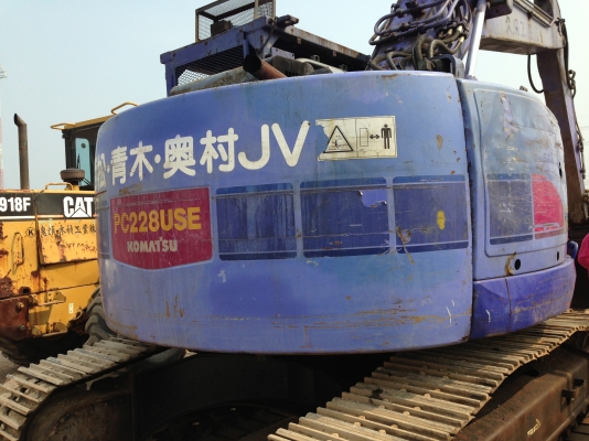 ขาย รถแบคโฮ KOMATSU PC228USE-2 (PC 200) นำเข้าจากญี่ปุ่น รถปี2001 มีVDOให้ชมครับติดต่อ 081-2990958