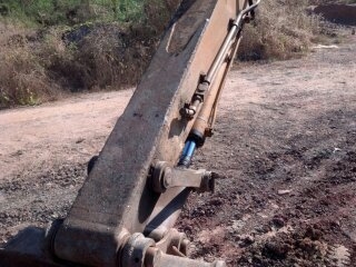 ขายด่วน Komatsu PC200-3 มีลายหัวเจาะ ไม่มีเอกสาร สภาพพร้อมใช้งาน โทร 088-4501277