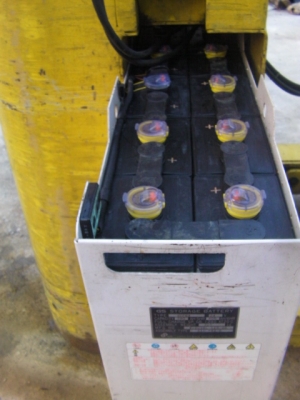 รกยกไฟฟ้ายืนขับขนาด1ตันยี่ห้อ อีชิยูรถนอกสภาพพร้อมใช้แบตดีปั้มแน่นตู้ชาร์ในตัวราคา65,000บาท