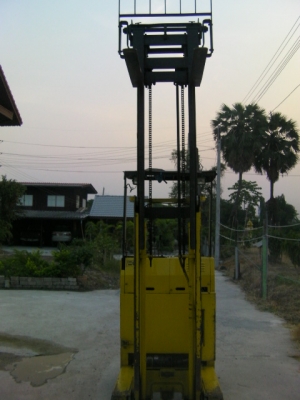 รกยกไฟฟ้ายืนขับขนาด1ตันยี่ห้อ อีชิยูรถนอกสภาพพร้อมใช้แบตดีปั้มแน่นตู้ชาร์ในตัวราคา65,000บาท