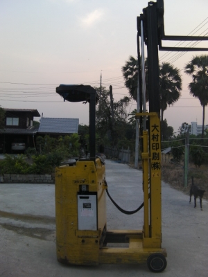 รกยกไฟฟ้ายืนขับขนาด1ตันยี่ห้อ อีชิยูรถนอกสภาพพร้อมใช้แบตดีปั้มแน่นตู้ชาร์ในตัวราคา65,000บาท