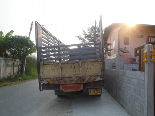 MITSUBISHI  เครื่อง 6 D 14 160 แรงม้่า ยาว7 เมตร  เมตร คัทซีสวย แอร์เย็น สีขาว  สวยมาก  ราคาต่อรองได้