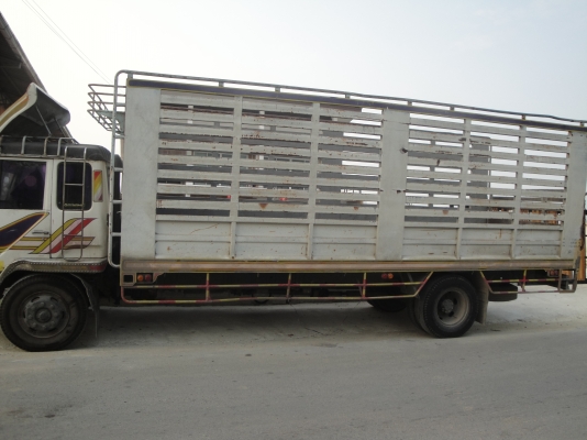 MITSUBISHI  เครื่อง 6 D 14 160 แรงม้่า ยาว7 เมตร  เมตร คัทซีสวย แอร์เย็น สีขาว  สวยมาก  ราคาต่อรองได้