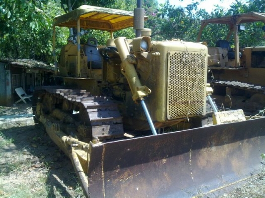 รถเทคเตอร์ CAT - D6B  /  รถไถ่ KOMATSU  D6A  ( ขาย 2 คัน ) สนใจติดต่อ 081 - 6079515