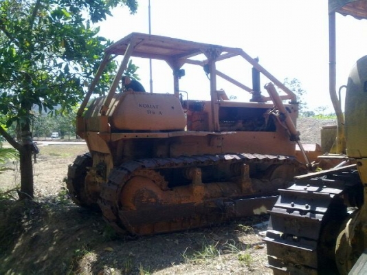 รถเทคเตอร์ CAT - D6B  /  รถไถ่ KOMATSU  D6A  ( ขาย 2 คัน ) สนใจติดต่อ 081 - 6079515
