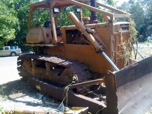 รถเทคเตอร์ CAT - D6B  /  รถไถ่ KOMATSU  D6A  ( ขาย 2 คัน ) สนใจติดต่อ 081 - 6079515