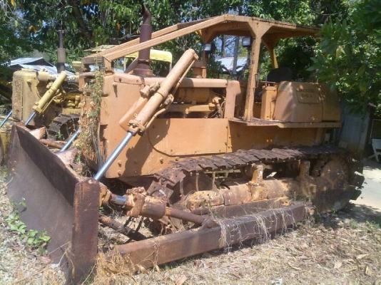 รถเทคเตอร์ CAT - D6B  /  รถไถ่ KOMATSU  D6A  ( ขาย 2 คัน ) สนใจติดต่อ 081 - 6079515