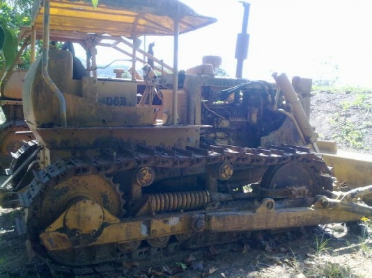 รถเทคเตอร์ CAT - D6B  /  รถไถ่ KOMATSU  D6A  ( ขาย 2 คัน ) สนใจติดต่อ 081 - 6079515