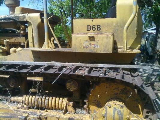 รถเทคเตอร์ CAT - D6B  /  รถไถ่ KOMATSU  D6A  ( ขาย 2 คัน ) สนใจติดต่อ 081 - 6079515