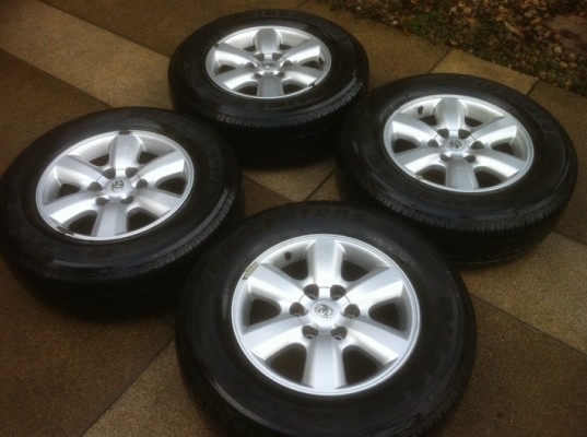 ล้อ Toyota Vigo ขอบ17 สภาพดี ไม่มีซ่อมพร้อมยาง Bridgestion 265 65 17 พร้อมน็อตครบ