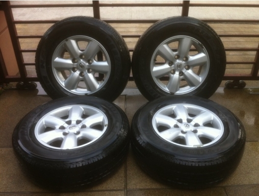 ล้อ Toyota Vigo ขอบ17 สภาพดี ไม่มีซ่อมพร้อมยาง Bridgestion 265 65 17 พร้อมน็อตครบ