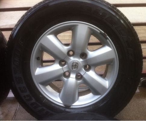 ล้อ Toyota Vigo ขอบ17 สภาพดี ไม่มีซ่อมพร้อมยาง Bridgestion 265 65 17 พร้อมน็อตครบ