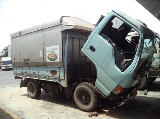 ขายรถบรรทุก 4 ล้อ ตู้ ISUZU รถน้ำมัน