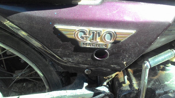 มอไซค์คาวารุ่นเก่าวิ่งฉิว