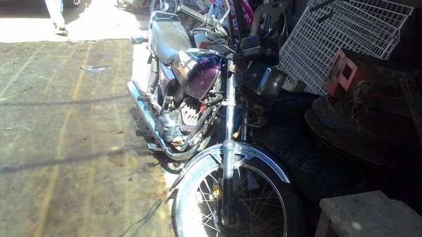 มอไซค์คาวารุ่นเก่าวิ่งฉิว