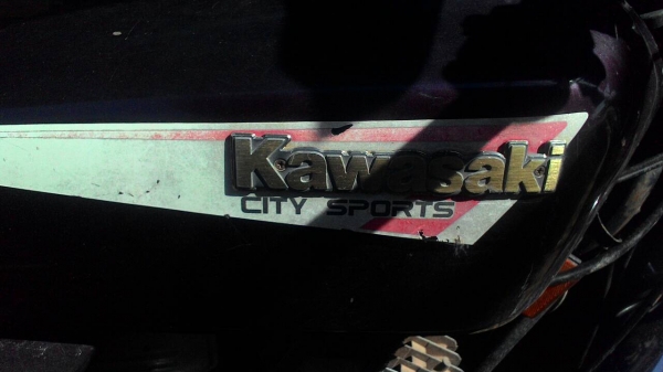 มอไซค์คาวารุ่นเก่าวิ่งฉิว