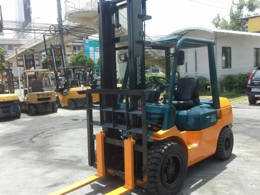 TOYOTA 7FD30 ขนาด3ตัน เสาสูง4เมตร เกียร์ออร์โต้ เครื่องยนต์ดีเซล2Z ยางตันใหม่4เส้น รับประกันเครื่องเกียร์3เดือน ราคาต่อรองได้0816161541