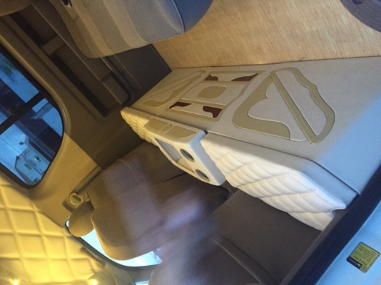 รถตู้JOYLONG 2700CCเกียร์ธรรมดา ปี2015 สีขาว สภาพดีพร้อม ก๊าซNGV 100L 2ถัง กระจกไฟฟ้า แปลงไดชาจน์ไดสตาทคอมแอร์เป็นของโตโยต้าแล้ว ราคา350000บาท ขายสดเท่านั้น อยู่ดอนเมืองTEL0890671028  ID Line=  arnat1028 ครับ