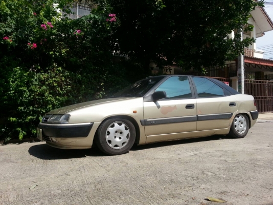 ขายรถเก๋งซีตรองXantia20.iปี1994ติดแก็สพร้อม59900สนใจ0853647170