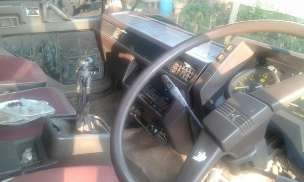 อีซูชุ  175 แรง ปี 38  เครน 3.3 ตัน (ขอบคุณเฮีย จากอุบลฯ ทำเงินร่ำรวย ครับ) กะบะยาว 5.5 เมตร  ราคา  680,000 บาท