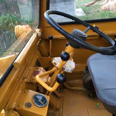 รถตักล้อยาง JH 30 B รถใช้งานปรกติ เครื่องแน่น ต่อแขนแล้ว ทำสีใหม่ กระจกหัวเก๋งใหม่ หุ้มเบาะใหม่