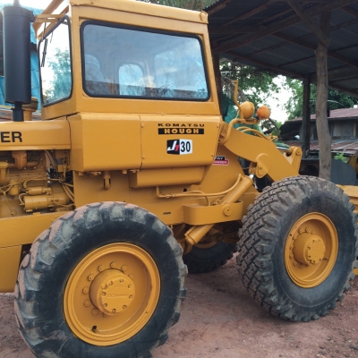 รถตักล้อยาง JH 30 B รถใช้งานปรกติ เครื่องแน่น ต่อแขนแล้ว ทำสีใหม่ กระจกหัวเก๋งใหม่ หุ้มเบาะใหม่