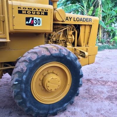 รถตักล้อยาง JH 30 B รถใช้งานปรกติ เครื่องแน่น ต่อแขนแล้ว ทำสีใหม่ กระจกหัวเก๋งใหม่ หุ้มเบาะใหม่