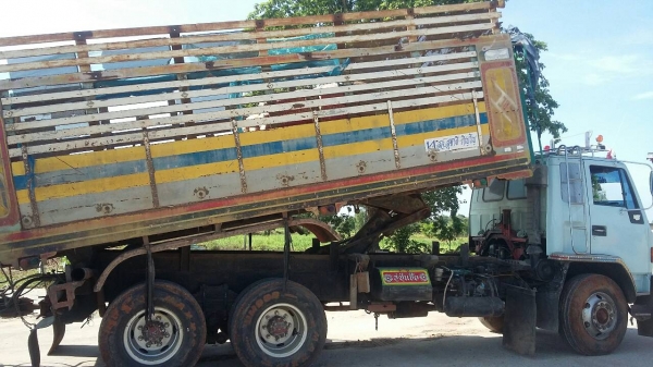 ISUZU ROCKY แม่+ ลูก ดัมพ์ 240 แรงม้า ปีจดทะเบียน 2544 ISUZU ROCKY แม่+ ลูก ดัมพ์ 240 แรงม้า ปีจดทะเบียน 2544