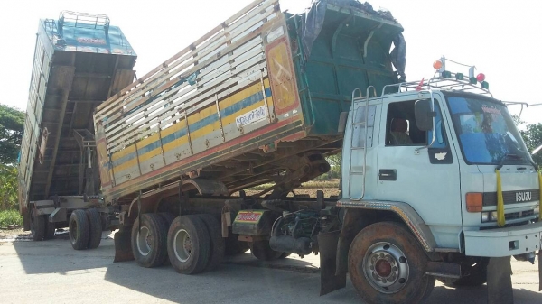 ISUZU ROCKY แม่+ ลูก ดัมพ์ 240 แรงม้า ปีจดทะเบียน 2544 ISUZU ROCKY แม่+ ลูก ดัมพ์ 240 แรงม้า ปีจดทะเบียน 2544