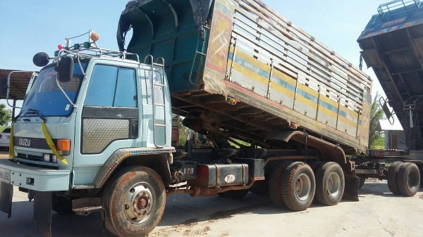 ISUZU ROCKY แม่+ ลูก ดัมพ์ 240 แรงม้า ปีจดทะเบียน 2544 ISUZU ROCKY แม่+ ลูก ดัมพ์ 240 แรงม้า ปีจดทะเบียน 2544