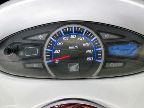 pcx 150 สีขาวมุก พิมนิยม รถเดือน พฤษภาคม ปี 56 ไมล์ 2 หมื่นโล ยางหน้าหลังใหม่พร้อมใช้ แถม 3รายการ 51900