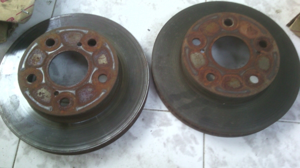 ขายจานดิสเบรคหน้าTOTOYA VIGO2.5  รถปี54 คู่หนึ่ง