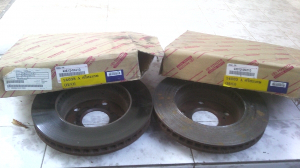 ขายจานดิสเบรคหน้าTOTOYA VIGO2.5  รถปี54 คู่หนึ่ง