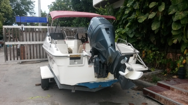 ขายเรือ21ฟุตครึ่งเป็นเรือนำเข้าครับ มีซาวเดอร์ดูปลาติดเรือมา มีห้องปลาเป็น เครื่องยามาฮ่า80แรง รุ่นใหม่4จังหวะ ใช้งานไม่กี่ครั้งเป็นเรือ2ชั้นครับ ขาย 385000 บาท พร้อมเทเลอร์ครับ