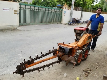 มาอีกคันแล้วครับ - รถขุดดินวางท่อ ประปา ท่อสายไฟ สาระพัดประโยชน์สุดๆๆ คันนี้สวยมากครับ พร้อมใช้งาน