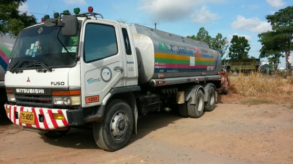 ขายรถสิบล้อเพลาเดียวเครือง225แรงรถน้ำมัน16000ลิตรโหลดล่าง