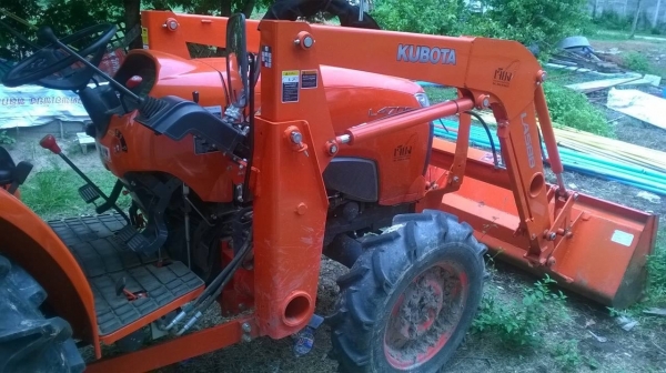 ขายรถไถ KUBOTA L4708 สภาพใหม่ป้ายแดง ใช้งานแค่ 700 ชั่วโมง อุปกรณ์บุ้งกี๋ตักหินทราย เอกสารสัญญาซื้อขาย ขายรถไถ KUBOTA L4708 สภาพใหม่ป้ายแดง ใช้งานแค่ 700 ชั่วโมง อุปกรณ์บุ้งกี๋ตักหินทราย เอกสารสัญญาซื้อขาย