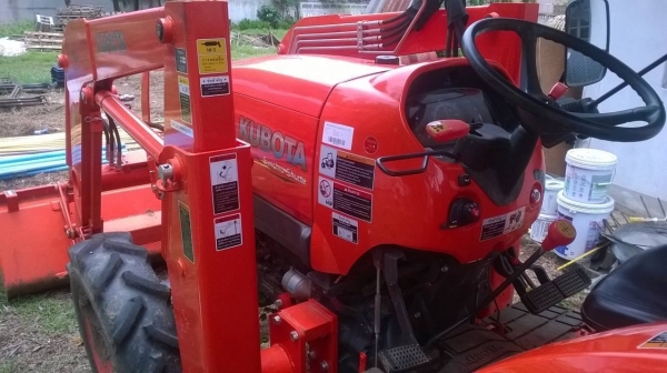 ขายรถไถ KUBOTA L4708 สภาพใหม่ป้ายแดง ใช้งานแค่ 700 ชั่วโมง อุปกรณ์บุ้งกี๋ตักหินทราย เอกสารสัญญาซื้อขาย ขายรถไถ KUBOTA L4708 สภาพใหม่ป้ายแดง ใช้งานแค่ 700 ชั่วโมง อุปกรณ์บุ้งกี๋ตักหินทราย เอกสารสัญญาซื้อขาย