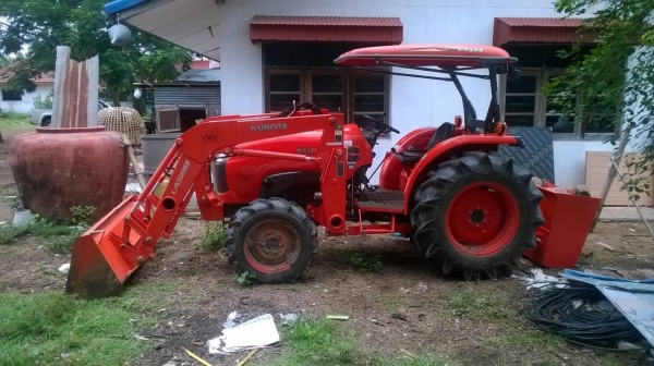 ขายรถไถ KUBOTA L4708 สภาพใหม่ป้ายแดง ใช้งานแค่ 700 ชั่วโมง อุปกรณ์บุ้งกี๋ตักหินทราย เอกสารสัญญาซื้อขาย ขายรถไถ KUBOTA L4708 สภาพใหม่ป้ายแดง ใช้งานแค่ 700 ชั่วโมง อุปกรณ์บุ้งกี๋ตักหินทราย เอกสารสัญญาซื้อขาย