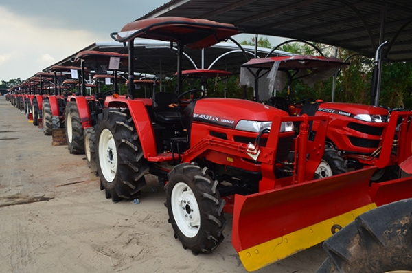 เปิดประมูลรถแทรคเตอร์ YANMAR EF453 มือสองสภาพเยี่ยมกว่า 80 คัน ราคา 99,999.- ที่สยามอินเตอร์การประมูล 6 มิ.ย. 58นี้