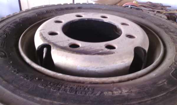 ยาง พร้อมกะทะ 245/70R19.5 สวยๆ