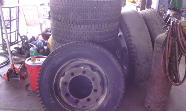 ยาง พร้อมกะทะ 245/70R19.5 สวยๆ