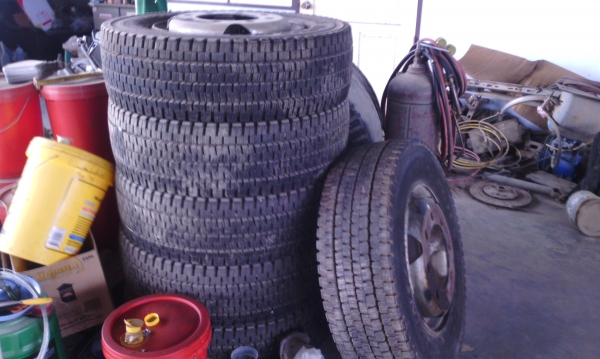 ยาง พร้อมกะทะ 245/70R19.5 สวยๆ