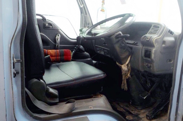 ISUZU NPR 120 HP 4HF1 ปี 39 รถบรรทุกหกล้อ กระบะคอกเหล็กความยาว 5 เมตรสภาพสวยพร้อมบรรทุกได้เลยครับ เครื่องยนต์ฝาดำแรงดีไม่มีเยิ้ม ภายในเก๋งคอนโซลสวยครับพร้อม พวงมาลัยเพาเวอร์ ช่วงล่างคัชซีสวยเดิมไม่มีบวม ติด F หลังครบแล้ว ยาง 8.25 ขอบ 16 สภาพดีประมาณ 70