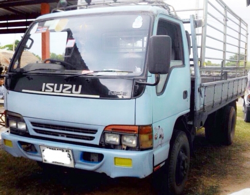 ISUZU NPR 120 HP 4HF1 ปี 39 รถบรรทุกหกล้อ กระบะคอกเหล็กความยาว 5 เมตรสภาพสวยพร้อมบรรทุกได้เลยครับ เครื่องยนต์ฝาดำแรงดีไม่มีเยิ้ม ภายในเก๋งคอนโซลสวยครับพร้อม พวงมาลัยเพาเวอร์ ช่วงล่างคัชซีสวยเดิมไม่มีบวม ติด F หลังครบแล้ว ยาง 8.25 ขอบ 16 สภาพดีประมาณ 70