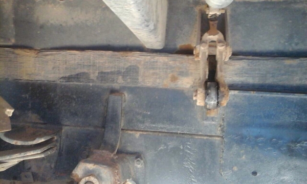 ISUZU TX 165 HP 6BD1 รถหัวยาวหกล้อดั๊มพ์ ช่วงล่างใหญ่ชุดเฟืองท้ายของ NISSAN UD กระบะดั๊มพ์เหล็ก 6 ตันความยาว 3.80 เมตรสภาพดีพร้อมบรรทุกหนักได้เลย เครื่องยนต์แรงดีไม่มีเยิ้ม หัวเก๋งประตูเหล็กภายในคอนโซลสวยครบ พวงมาลัยเพาเวอร์ ช่วงล่างแน่นคัชซีไม่บวม ยาง 9.