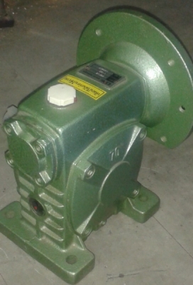 ขายเกียร์ปรับรอบมอเตอร์ชนิดเฟืองหนอน สำหรับมอเตอร์ 1 แรง ขายเกียร์ปรับรอบมอเตอร์ชนิดเฟืองหนอน สำหรับมอเตอร์ 1 แรง