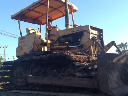 ขายรถเเทร็กเตอร์D2-5 สภาพสวย พร้อมใช้งาน เครื่องดีช่วงล่างดี ใบมีดสไลด์5ทิศทาง ราคาต่อรองได้