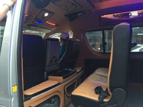 TOYOTA COMMUTER   2013  ดีเซลล์  สีเทา แต่งวีไอพี แอร์ไมโครบัส  ราคา 1,029,000  บาท  สนใจโทร  0922726669 คุณตันหยงค่ะ