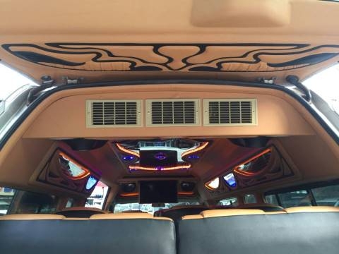 TOYOTA COMMUTER   2013  ดีเซลล์  สีเทา แต่งวีไอพี แอร์ไมโครบัส  ราคา 1,029,000  บาท  สนใจโทร  0922726669 คุณตันหยงค่ะ